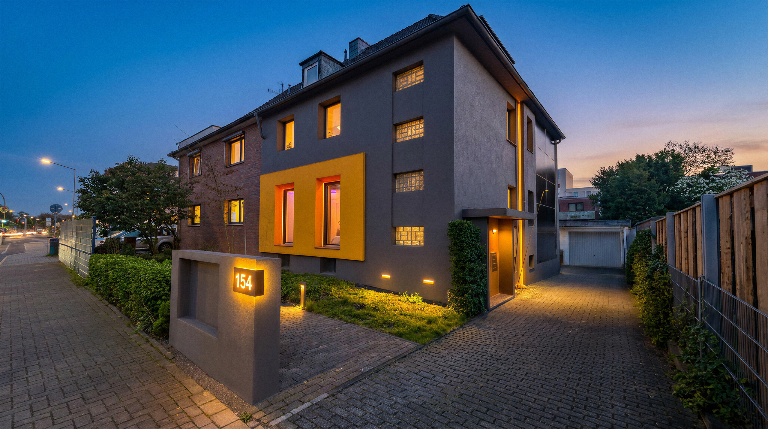 Fassadenbeleuchtung Mehrfamilienhaus
