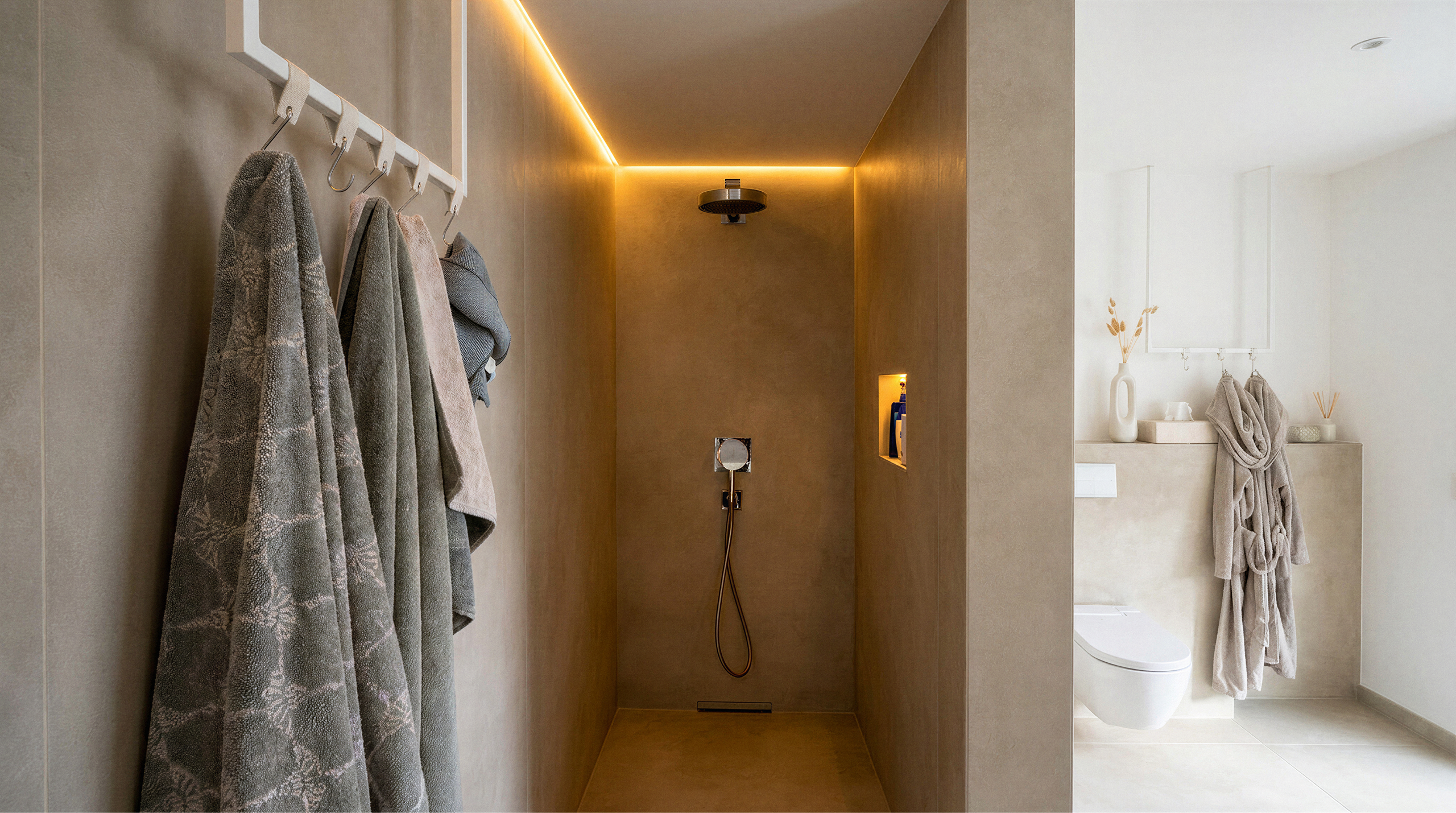Spa-Dusche mit indirekter Deckenbeleuchtung